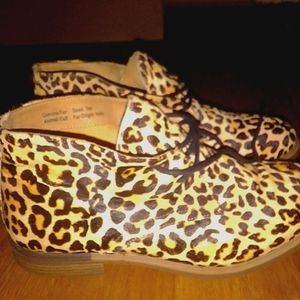 Cheetah print low lace up boots